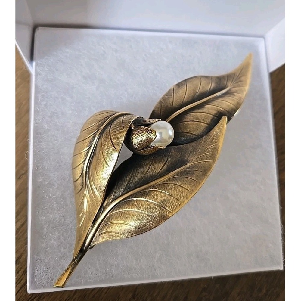 VTG Alice Caviness Gold Tone Etched Leaf With Pearl Flower Brooch Pin Large EUC
